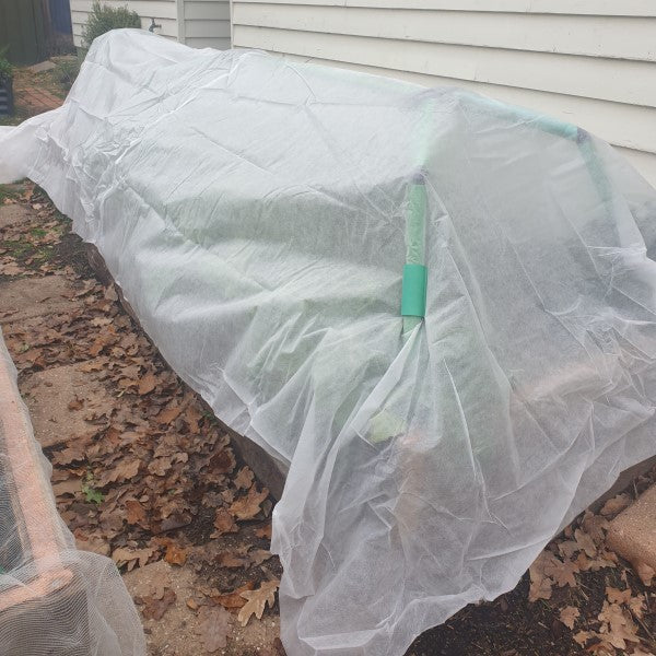 Frost Cloth (2 x 10 M) and Clamps.