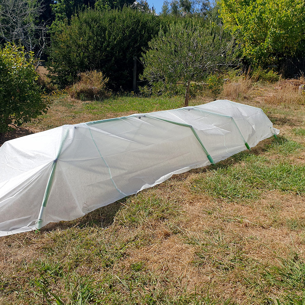 Frost Cloth (2 x 10 M) and Clamps.